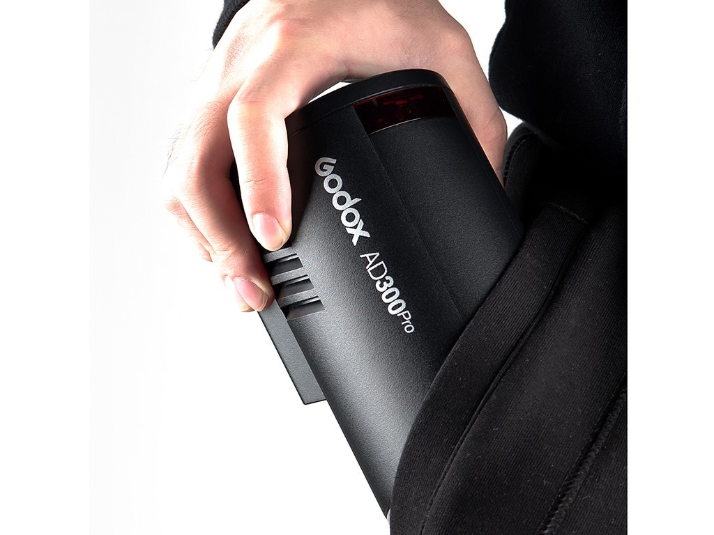 Godox AD300Pro Taşınabilir Paraflaş